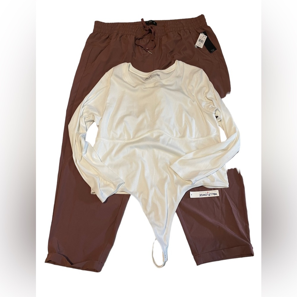 Ladies bundle outfit‎ 2X  white bodysuit and pants